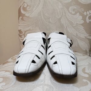 White sandals by Stacy Adams